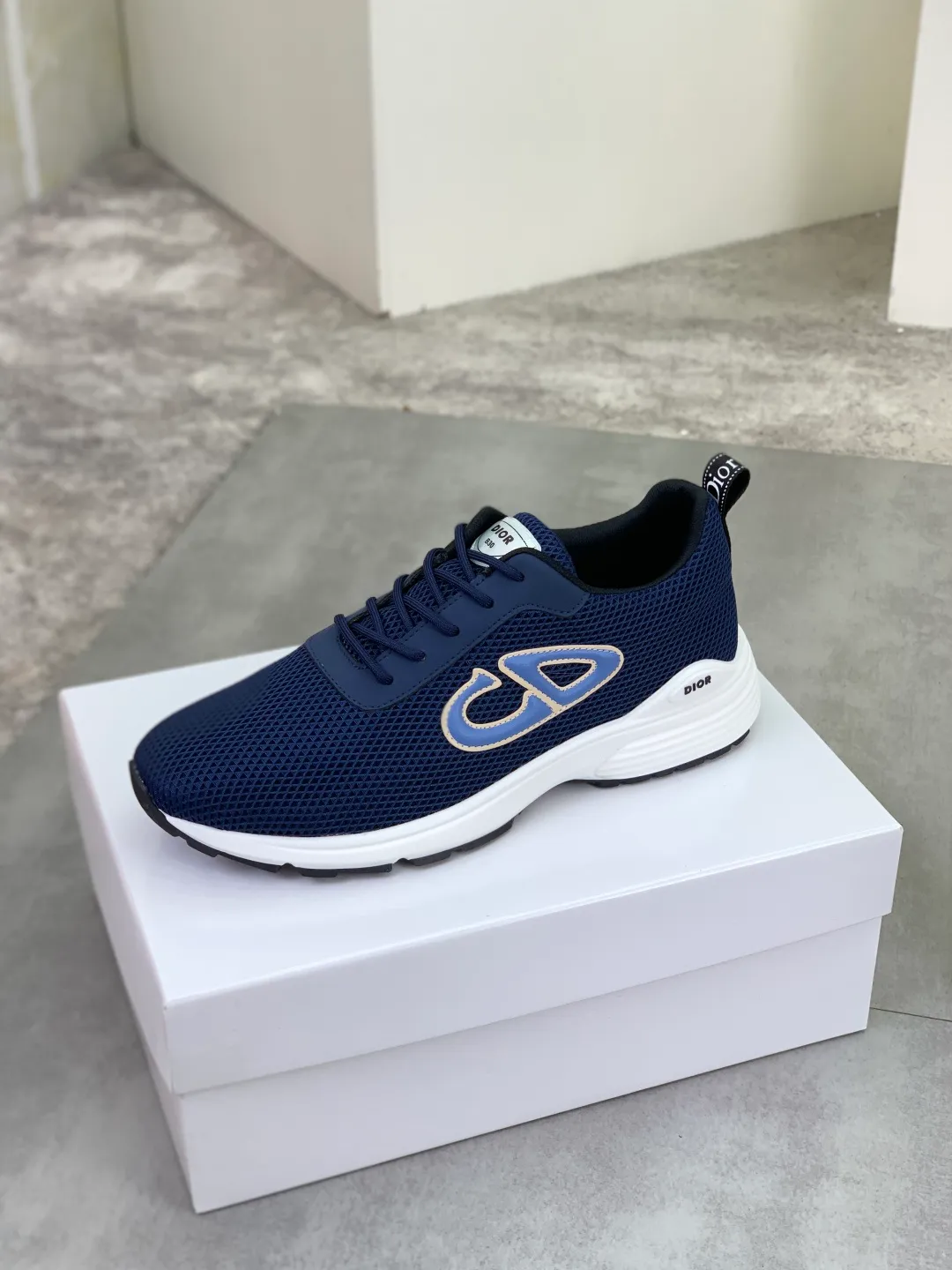 Men's Men's Shoes 💰P420 New Dior Chrono Fly Knit Shoes 2025 New B30 Series, in white and black fly knit series. Both sides are decorated with computer-printed CD logo, star patch on the tongue and Dior logo on the heel. Many details highlight the style. The interior is matched with the original color matching mesh, and the interior of the body is supported by low-temperature shaping sheets, and is filled with light feather cotton to keep the interior full and soft against the feet. The exclusive open-molded outsole adopts a one-piece molding process, so there is no need to worry about problems such as the opening and falling of sole decorative accessories. It is light and comfortable to wear, yet strong and wear-resistant. The two-color shoelaces are accessorized with exquisite metal five-pointed star pendants, creating a high-end, trendy and casual look at all times. Color: white black gray blue code number: 38-44